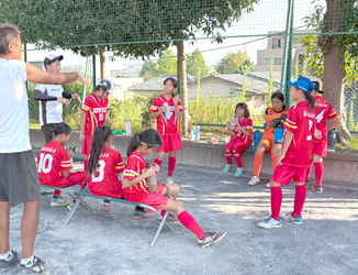 小学生女子サッカーのイメージ
