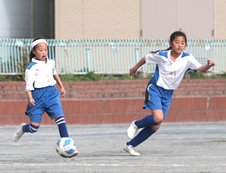 小学生女子サッカーのイメージ3