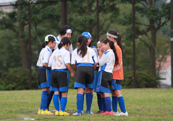 小学生女子サッカーのイメージ（試合）